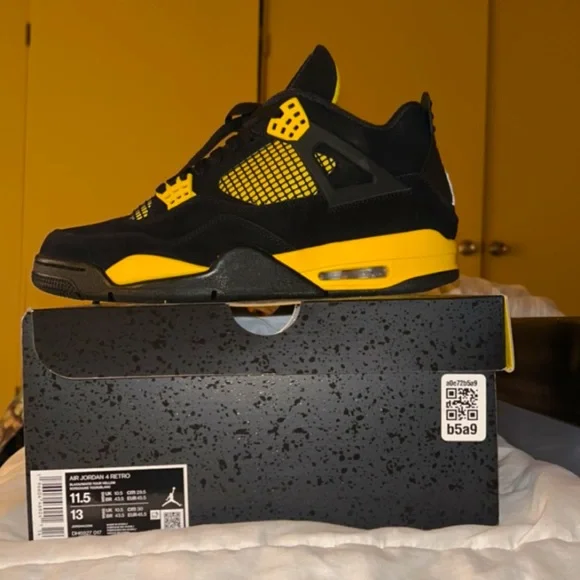 Jordan | Shoes | Jordan Retro 4s Thunder Price 285 Size15  display picture 2